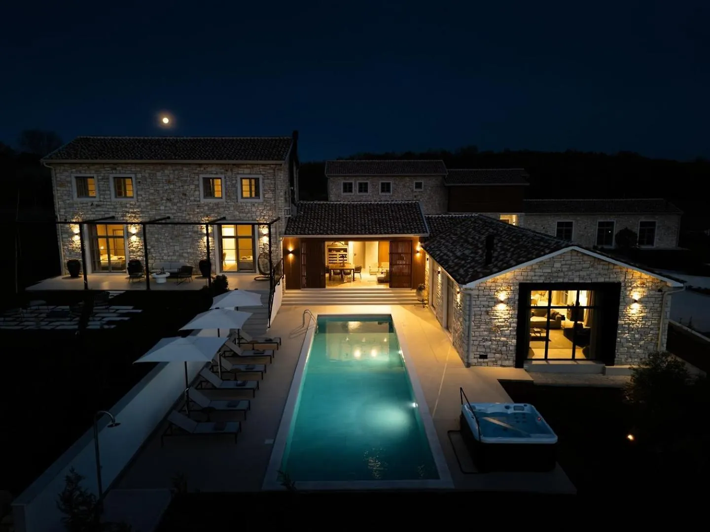 Villa In Pietra Vranje Selo