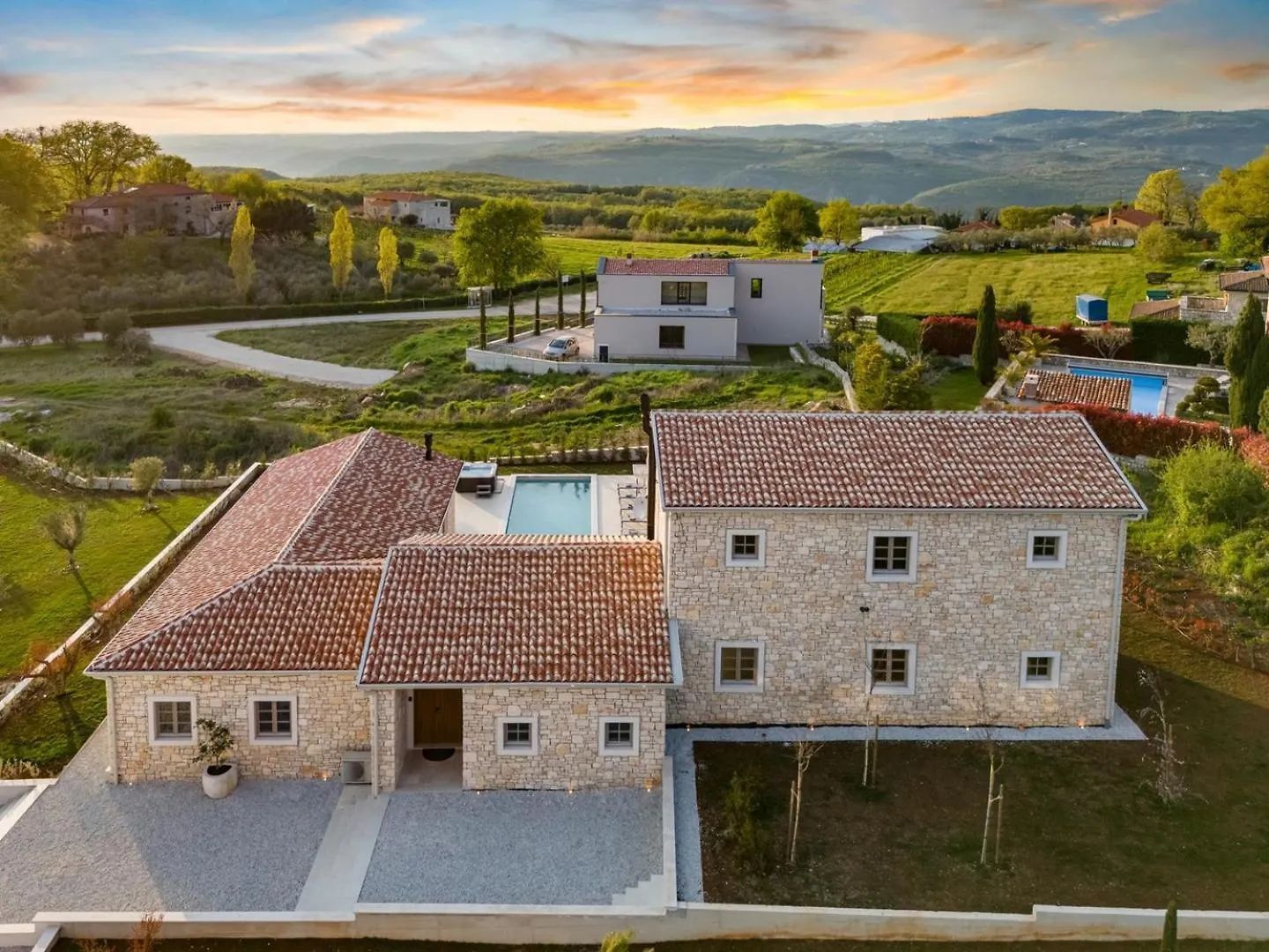 Villa In Pietra Vranje Selo 0*,
